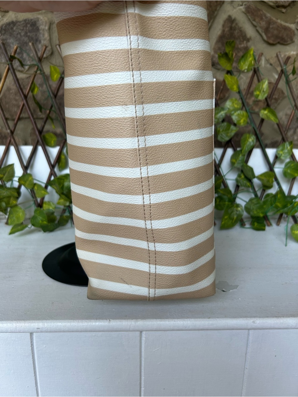Kate Spade New York Hyde Lane Stripe Riley Tote Beige Cream Shoulder Bag - Picture 7 of 16